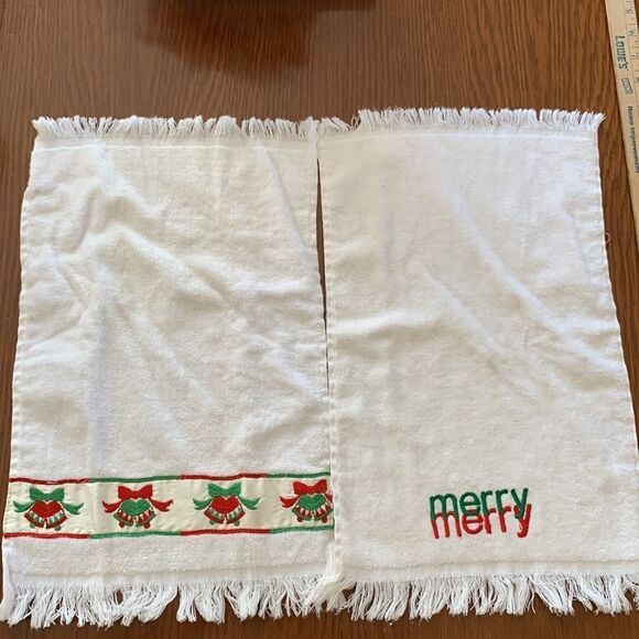 2 Vtg white Christmas hand towels - Picture 4 of 6